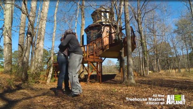 shaq-enjoying-new-treehouse.jpg